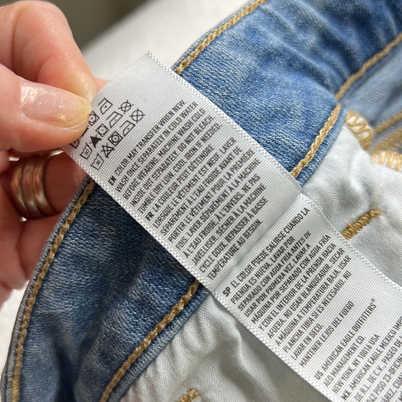 ⭐️American Eagle super stretch cuffed cut off denim light wash shorts size 6 - Picture 5 of 8